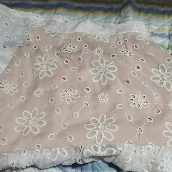 F21 Symmetrical lace skirt - Picture 6 of 12